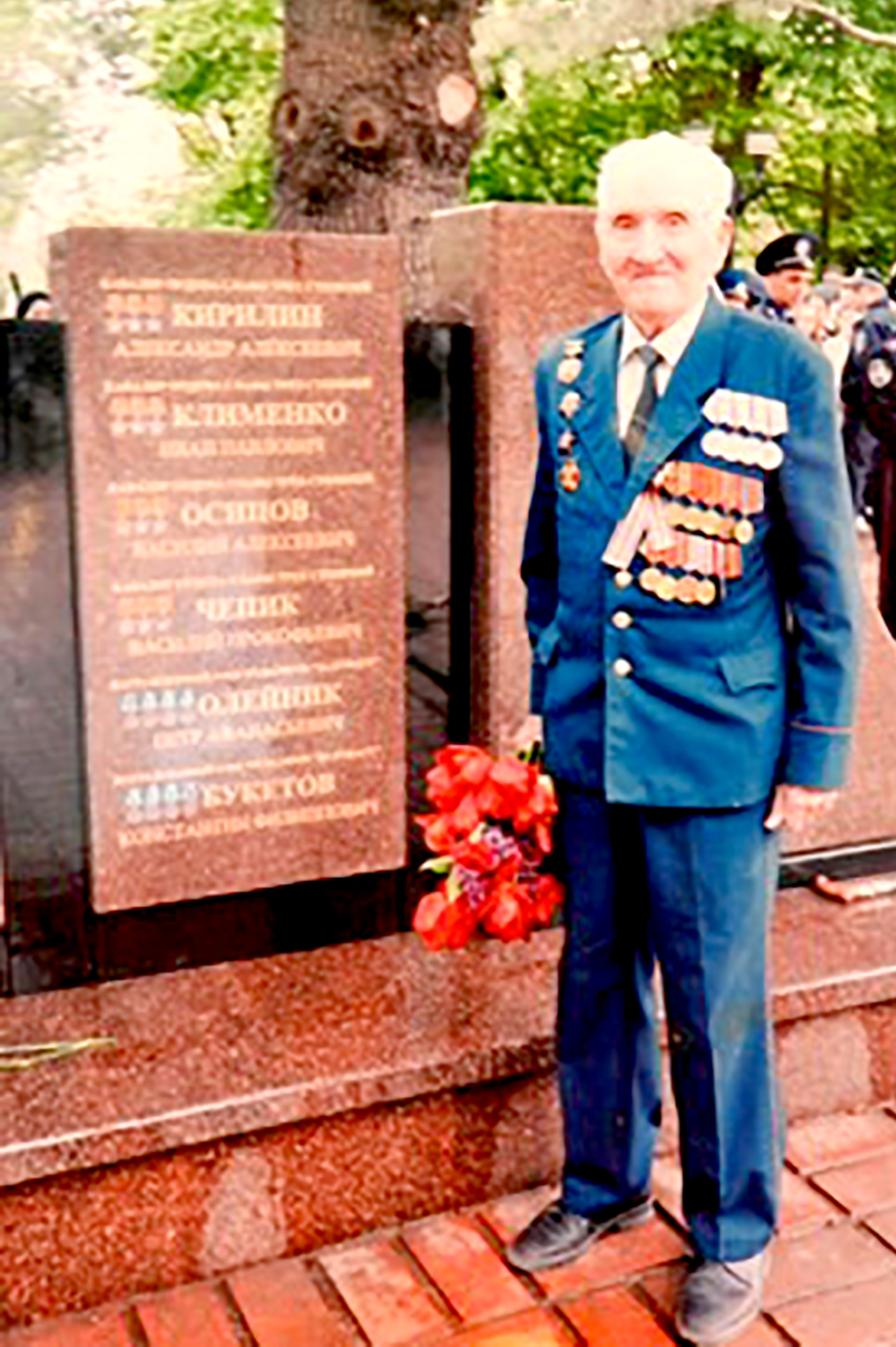 Имя Петра Олейника занесено на стелу героев у Вечного огня в Симферополе.