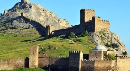 Генуэзской крепости более семи веков.