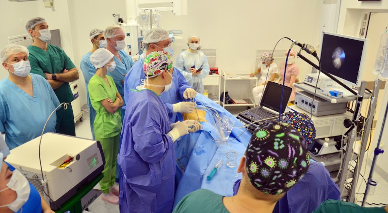 Благодаря нацпроекту «Здравоохранение» у крымских врачей появилась возможность проводить больше высокотехнологичных операций.