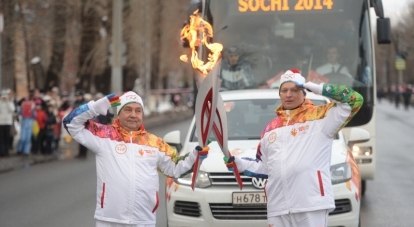 В эстафете олимпийского огня приняло участие около 14 тысяч факелоносцев. За время шествия факел гас более 100 раз.
