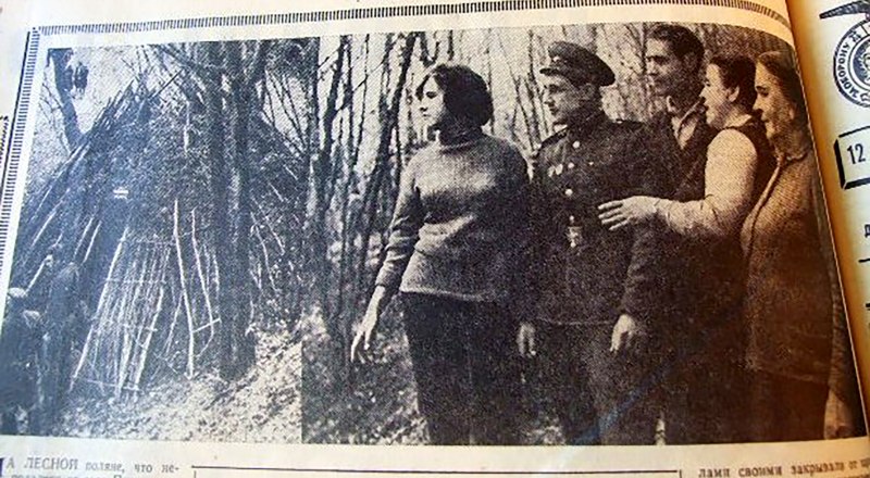 Сын отряда Виктор Чилидинов с родными. 1965 год.