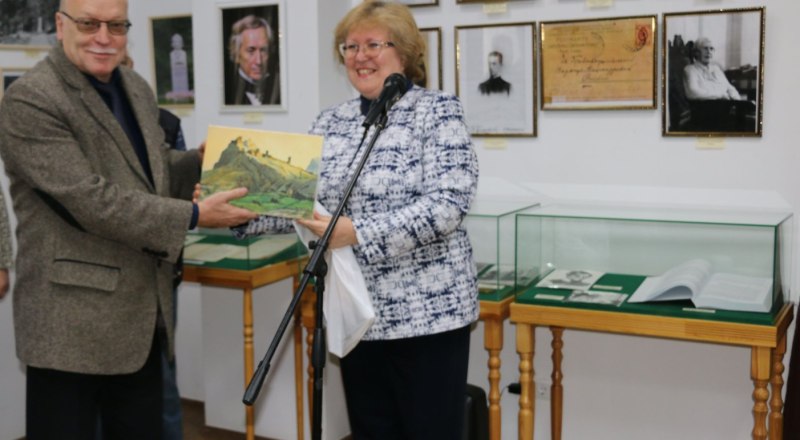 Андрей Мальгин и Светлана Емец на вернисаже. Фото Галины Дорошенко.