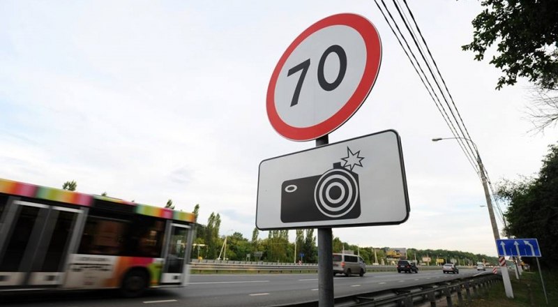 На крымских дорогах установят дополнительные видеокамеры, фиксирующие нарушения правил дорожного движения.