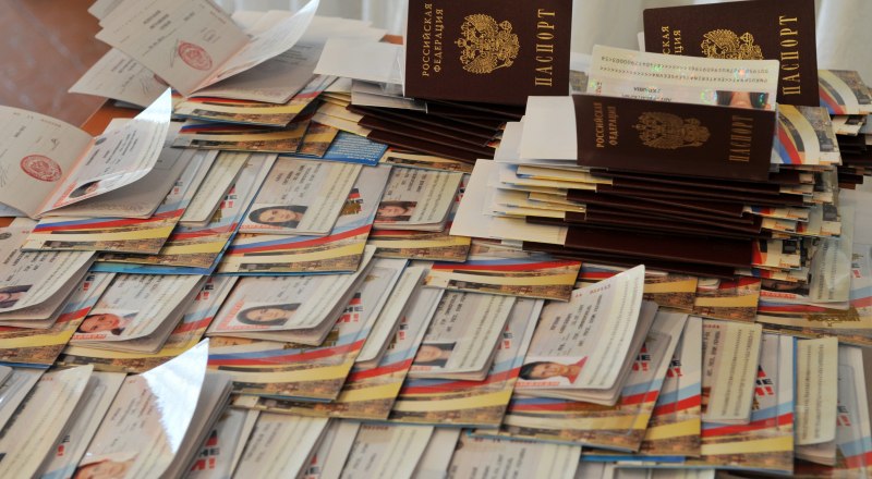 Теперь некоторые категории граждан могут стать гражданами России в упрощённом порядке. Фото Александра кадникова.