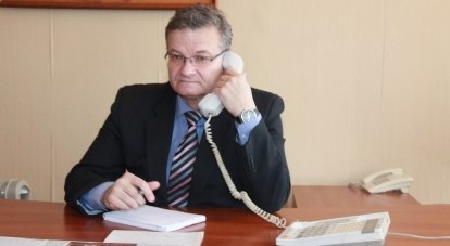Александр Жданов на прямой связи с читателями газеты.