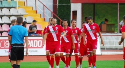 Футболисты «Крымтеплицы» - лидеры чемпионата Крымского футбольного союза.