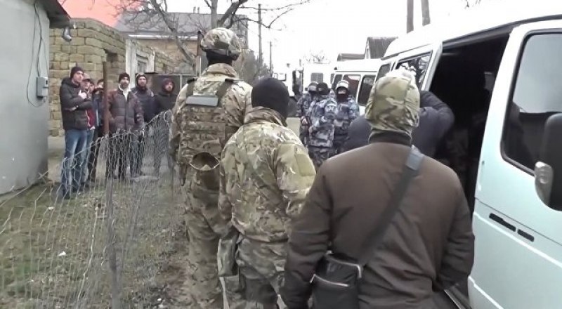 Задержанные распространяли среди крымчан террористическую идеологию и осуществляли вербовку мусульман.