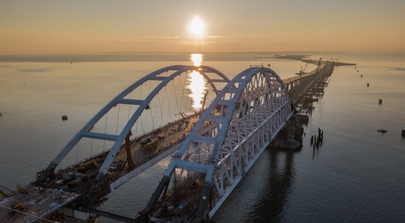 Крупнейший объект ФЦП - Крымский мост. К счастью, с ним проблем нет.