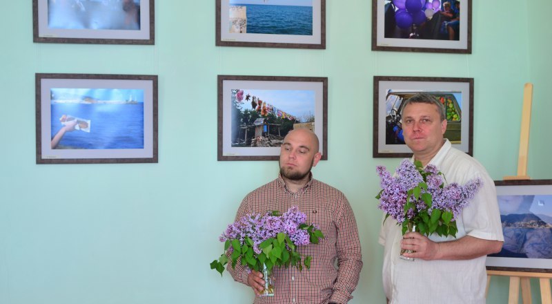 Константин Михальчевский (слева) и Александр Кадников на открытии фотоэкспозиции.