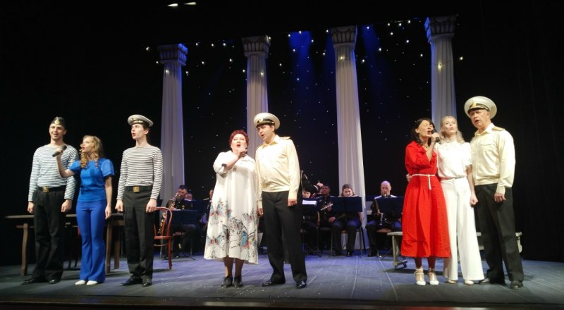 Сцена из спектакля «Флотские истории». Фото пресс-службы Черноморского флота.