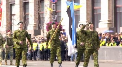Эстонские войска на параде в Киеве.