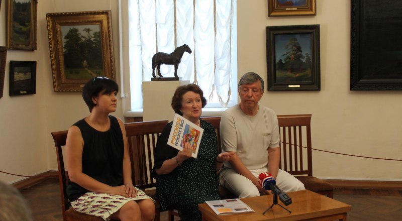 Светлана Глазунова, Елена и Виктор Бехтиевы.