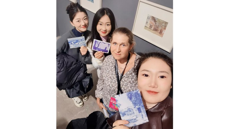 Светлана Борозенцева с китайскими коллегами. Фото из архива фотохудожницы.