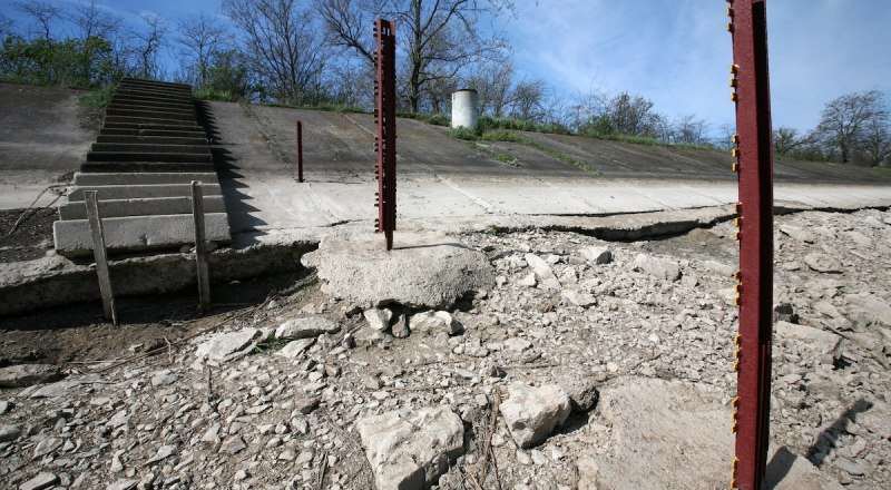 Вода может появиться в канале, но ждать нужно минимум несколько лет. Фото Александра Кадникова.
