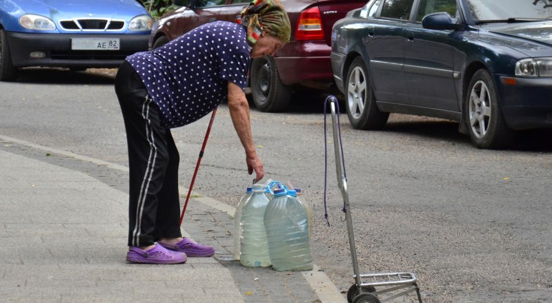 Проблемы с водоснабжением могут сохраниться с учётом ударов по энергетике. Фото Александра кадникова.