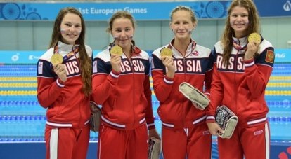 Многократные чемпионки первых Европейских спортивных игр по плаванию Мария Каменева, Мария Асташкина, Полина Егорова, Арина Опёнышева (слева направо).