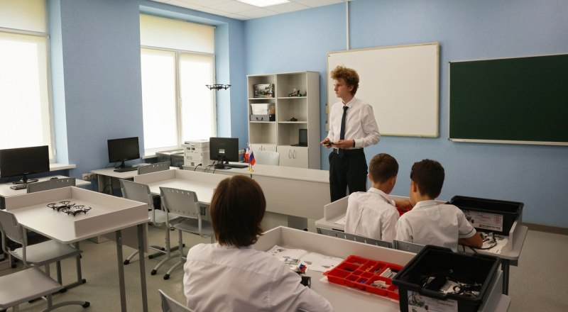 Новая школа в Трёхпрудном стала одной из самых современных и высокотехнологичных в Крыму. Фото пресс-службы главы РК.