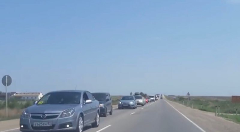 Пробка в Береговом и Приморском часто достигает 10 километров.