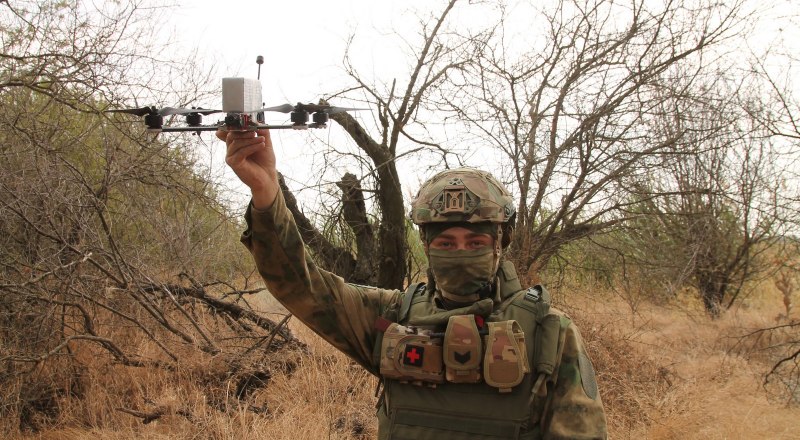 Наш защитник всегда готов к удару.