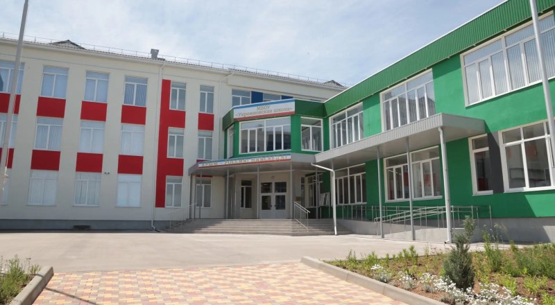 Новые школы на полуострове строили не один год.