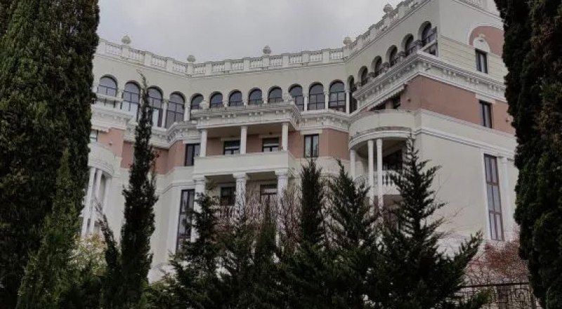 Елене Зеленской в доме принадлежит пентхаус площадью 130 квадратных метров и 16 «квадратов» паркинга.