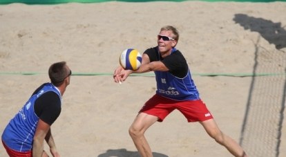 Впервые стали призёрами чемпионата мира по пляжному волейболу россияне Никита Лямин и Вячеслав Красильников, которых вы видите во время игры на крымском песочке.