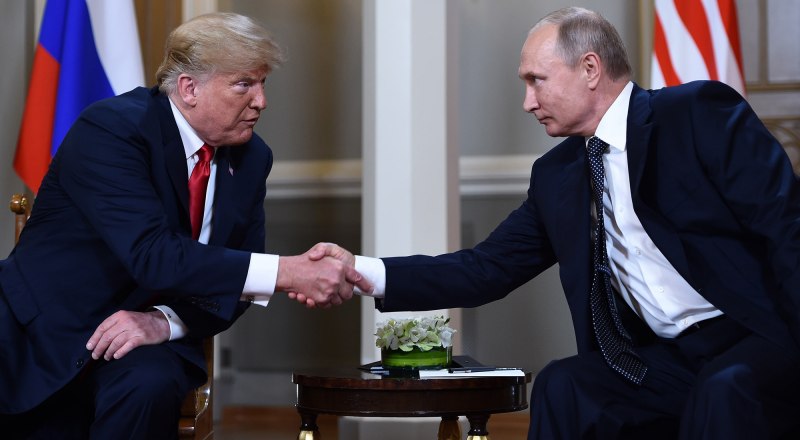 Попытки делались и раньше. Владимир Путин и Дональд Трамп в Хельсинки, 16 июля 2018 года.