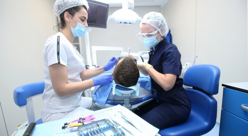 Стоимость стоматологических услуг складывается из трат на расходники и на зарплату медиков. Фото из открытого источника.