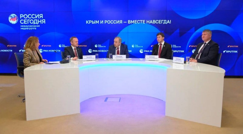 Участники видеомоста. Фото с Телеграмм-канала Мурадов - Крымский VZгляд.