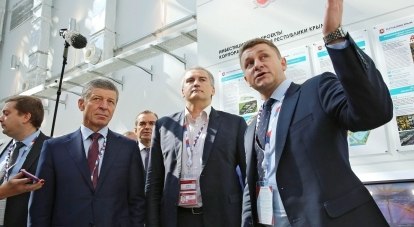 Сергей Аксёнов и Валентин Демидов лично презентовали крымский стенд Дмитрию Козаку.