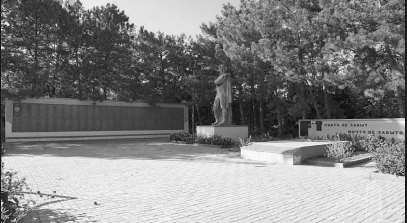 Памятник в Красноармейском (Ашкадан). Фото с портала Памятники Крыма.