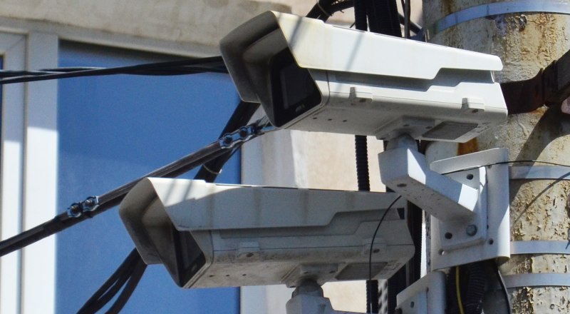 Камеры продолжают собирать с водителей деньги. Особенно «радуют» те, что стоят сразу же за знаком 40 км/ч. 