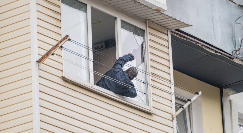 Замена окон точно должна была быть более оперативной…