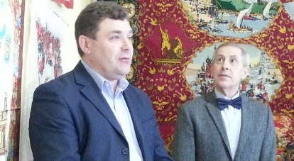 Юрий Лаптев (слева) и Владимир Шишенин на открытии выставки.