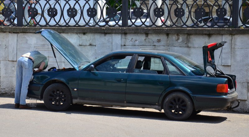 Ремонт автомобилей в России затягивается на долгое время. Причина - сложности с поставками запчастей.