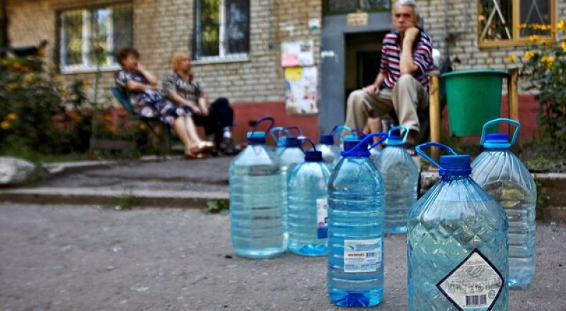  «Волонтёры воды» готовы доставить питьевую бутилированную воду всем, кто в ней нуждается. Фото из открытых источников.