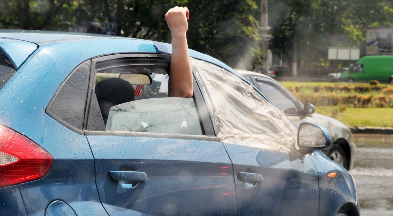 Многие водители за рулём превращаются в агрессивных хамов, а в обычной жизнь вполне спокойные люди.