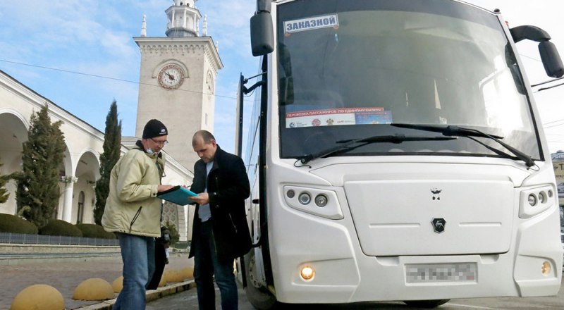 27 февраля. 11.00. Автобус отправляется с железнодорожного вокзала Симферополя в Анапу. Фото Ильи ИЗОТОВА.
