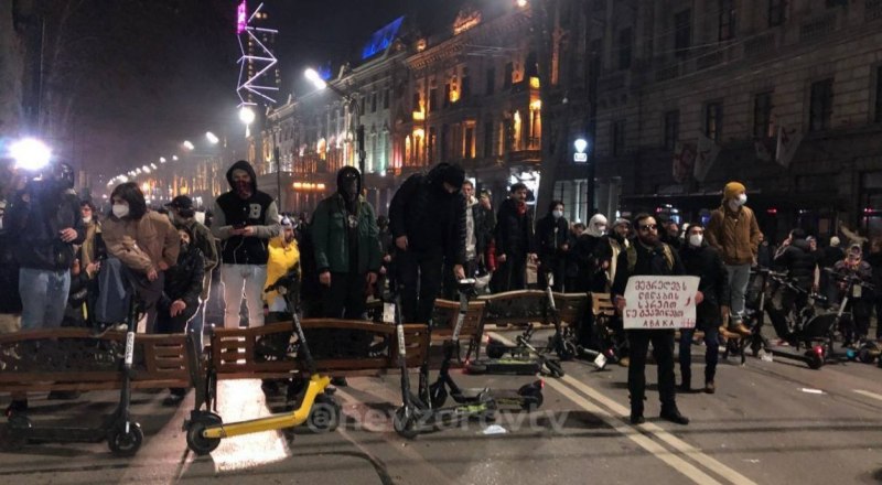 Грузинский «майдан». Всё до омерзения узнаваемо.