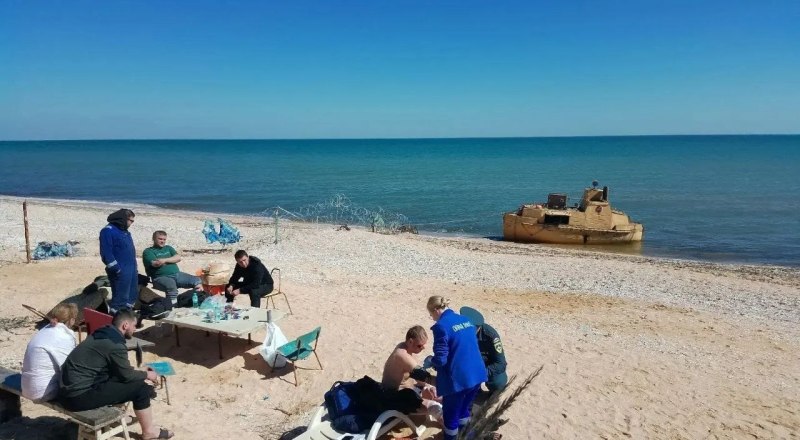 Спасшиеся моряки получили всю необходимую помощь.