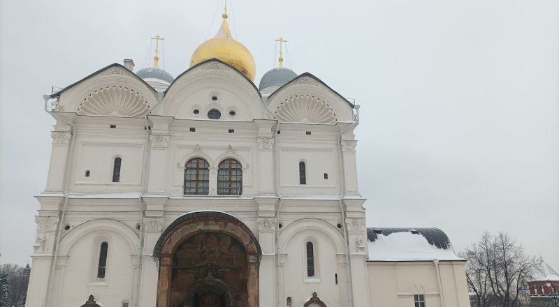 Западный портал Архангельского собора.
