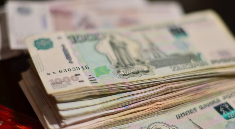 Наличные деньги остаются в приоритете у многих россиян. Им они доверяют больше.