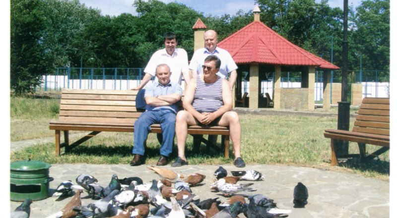 С Сергеем Цековым и Василием Киселёвым на даче у В. Ф. Януковича. Июнь 2005 года.