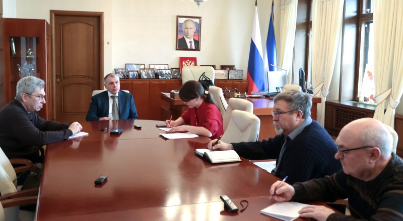 Пресс-конференция в форме свободной беседы.