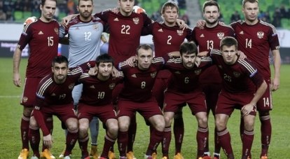 Состав сборной России, который в последних матчах сумел наконец-то отраздновать победу.