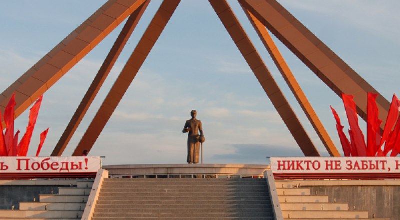 В 2006 году памятник первой русской учительнице открылся в центре Махачкалы. Фото Viktor Pogontsev, globallookpress.com