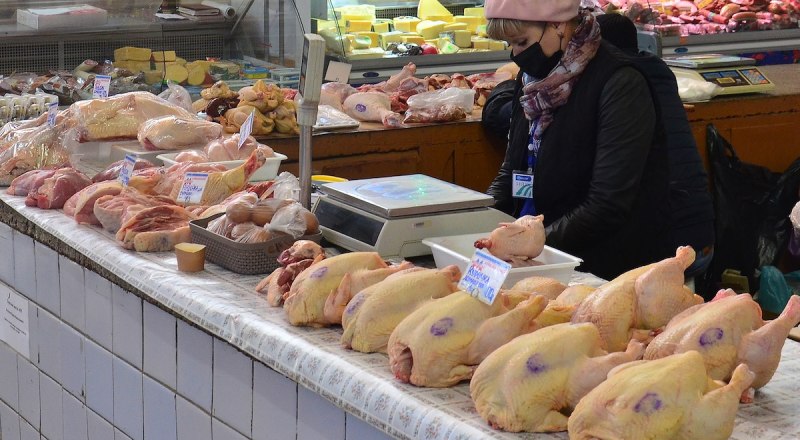Многие выбирают продукцию с домашнего подворья в надежде, что в ней меньше химии.