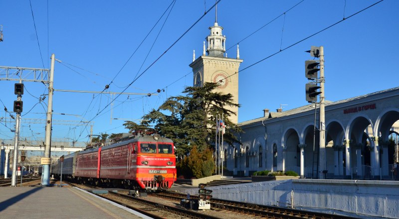 Симферопольский вокзал оживится, после того как будет возобновлено железнодорожное сообщение с Украиной.