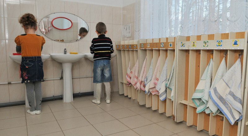 В среднем возможность получить дошкольное образование имеют двое из трёх крымских малышей.