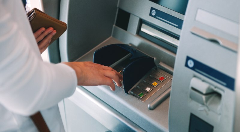 Соблюдайте простые правила и тогда пользование банкоматом будет безопасным.